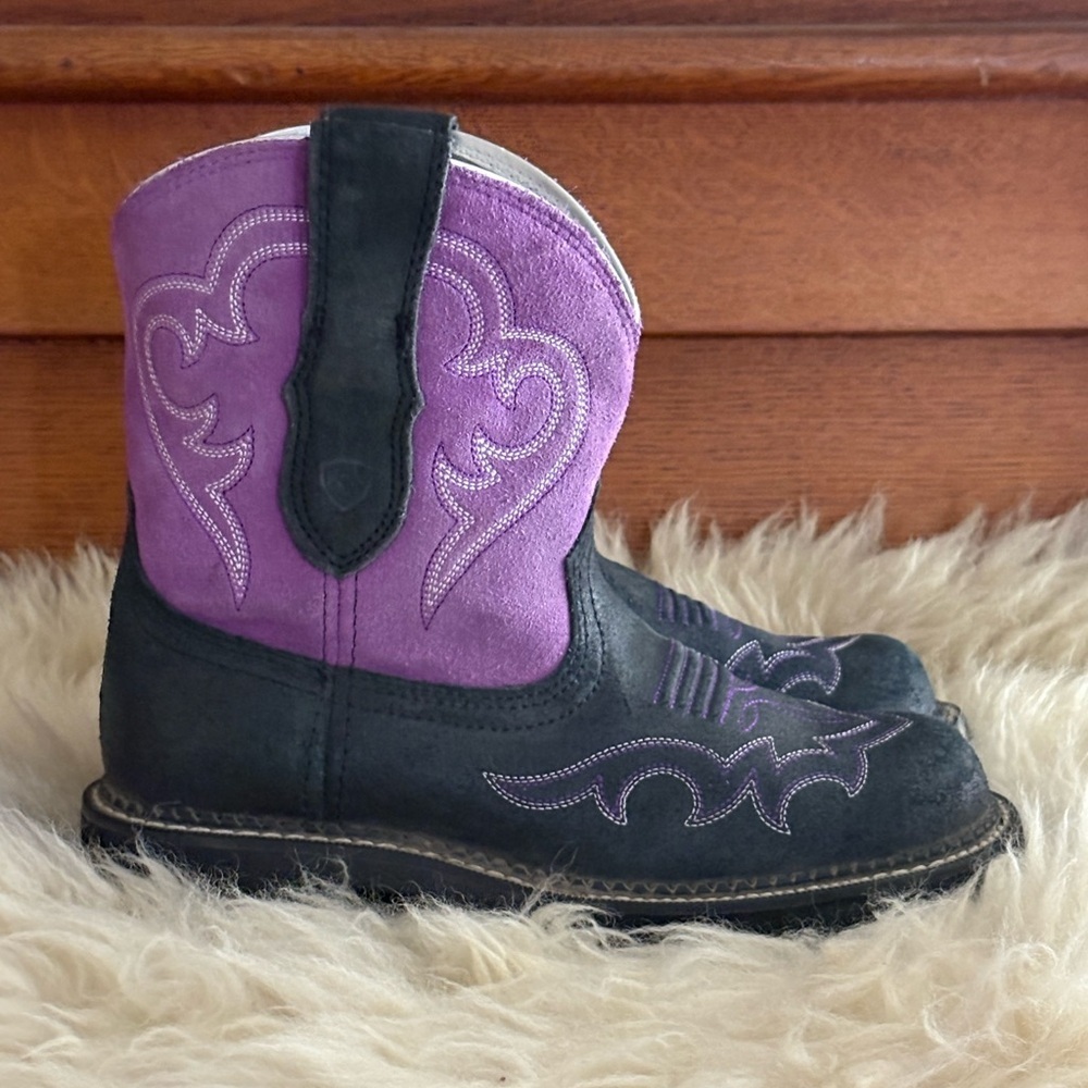 NWOB Ariat Fatbaby Purple and Black Suede Western Short Boots